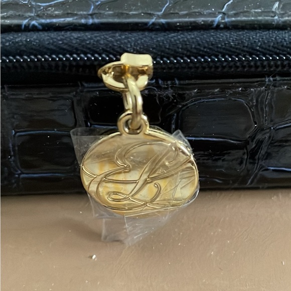 Variety Higher End Makeup - Picture 2 of 9